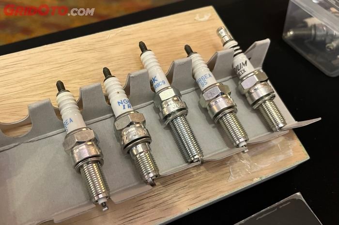 Jangan Tergiur Harga Murah, Ini Dampak Buruk Pakai Busi Mobil Palsu